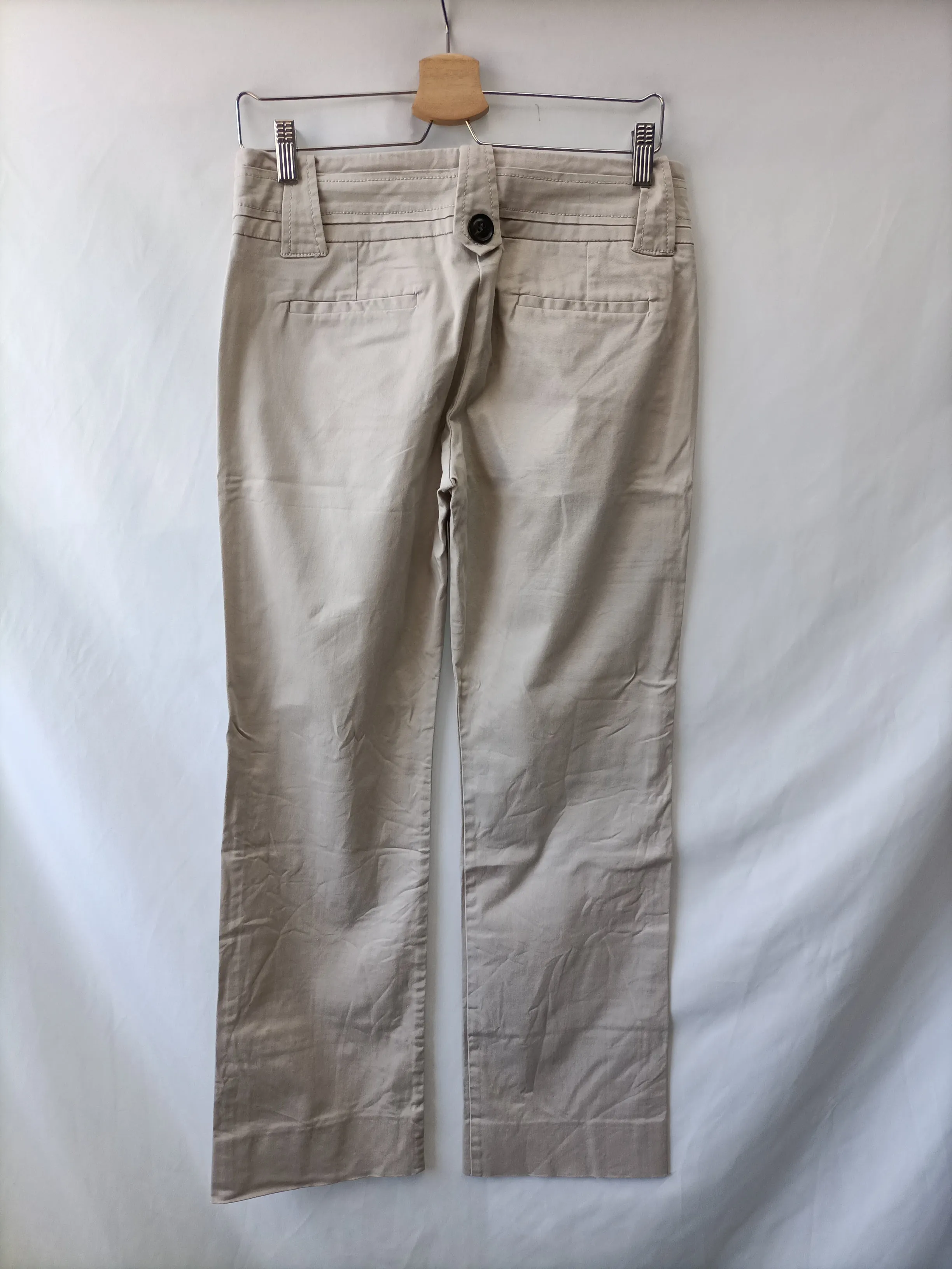 MANGO. Pantalón beige chino T.38