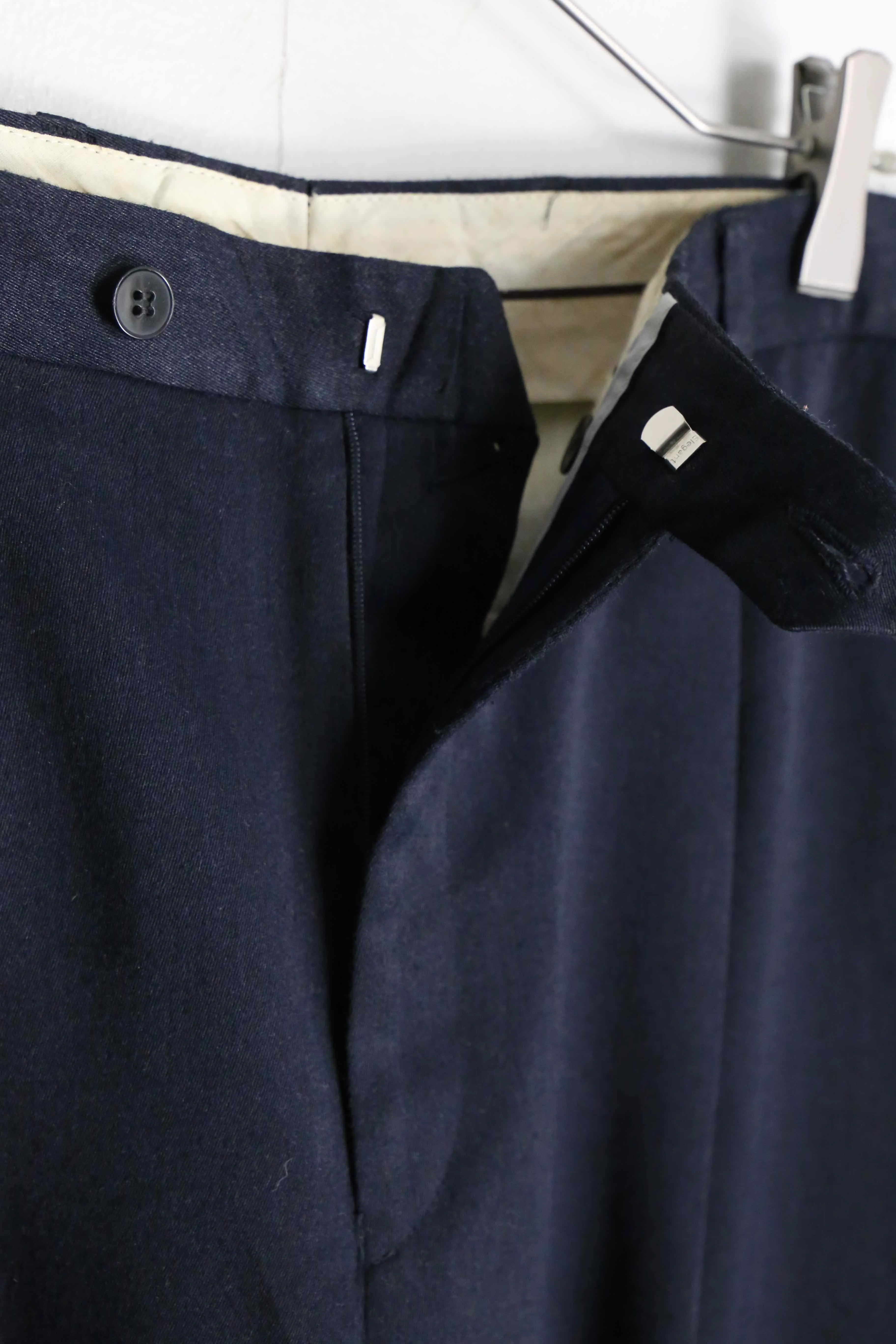 navy color wide tapered slacks