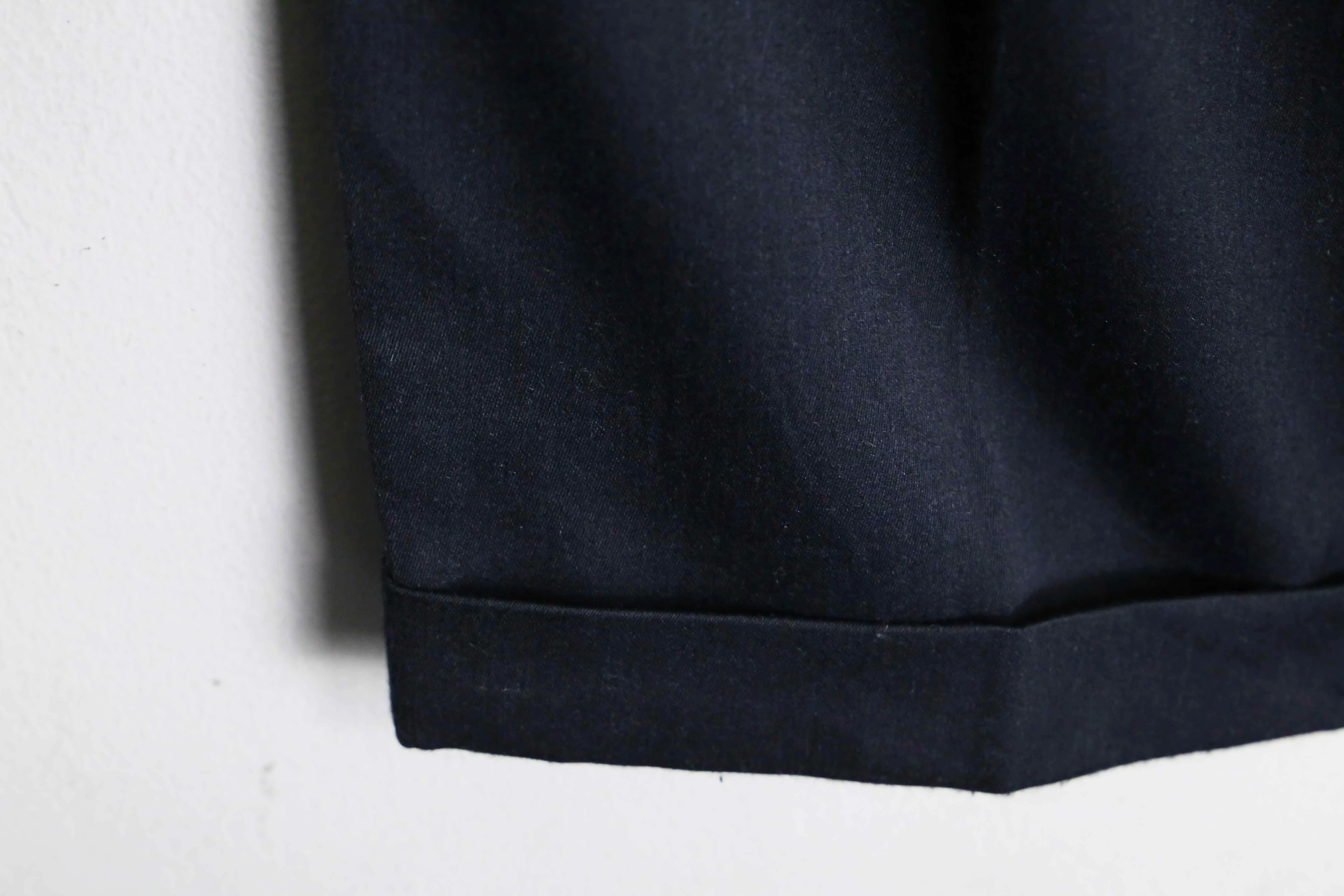 navy color wide tapered slacks