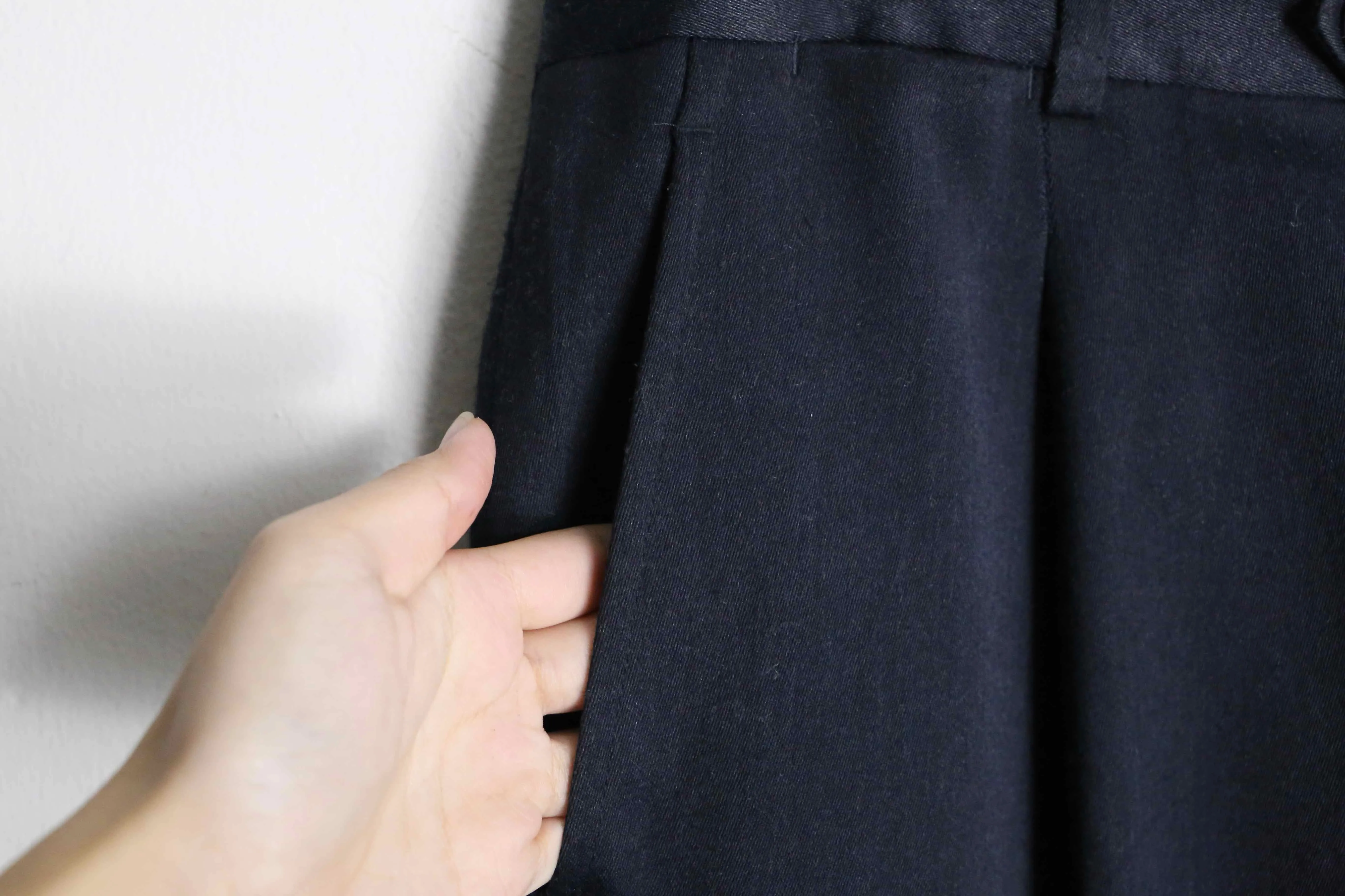 navy color wide tapered slacks