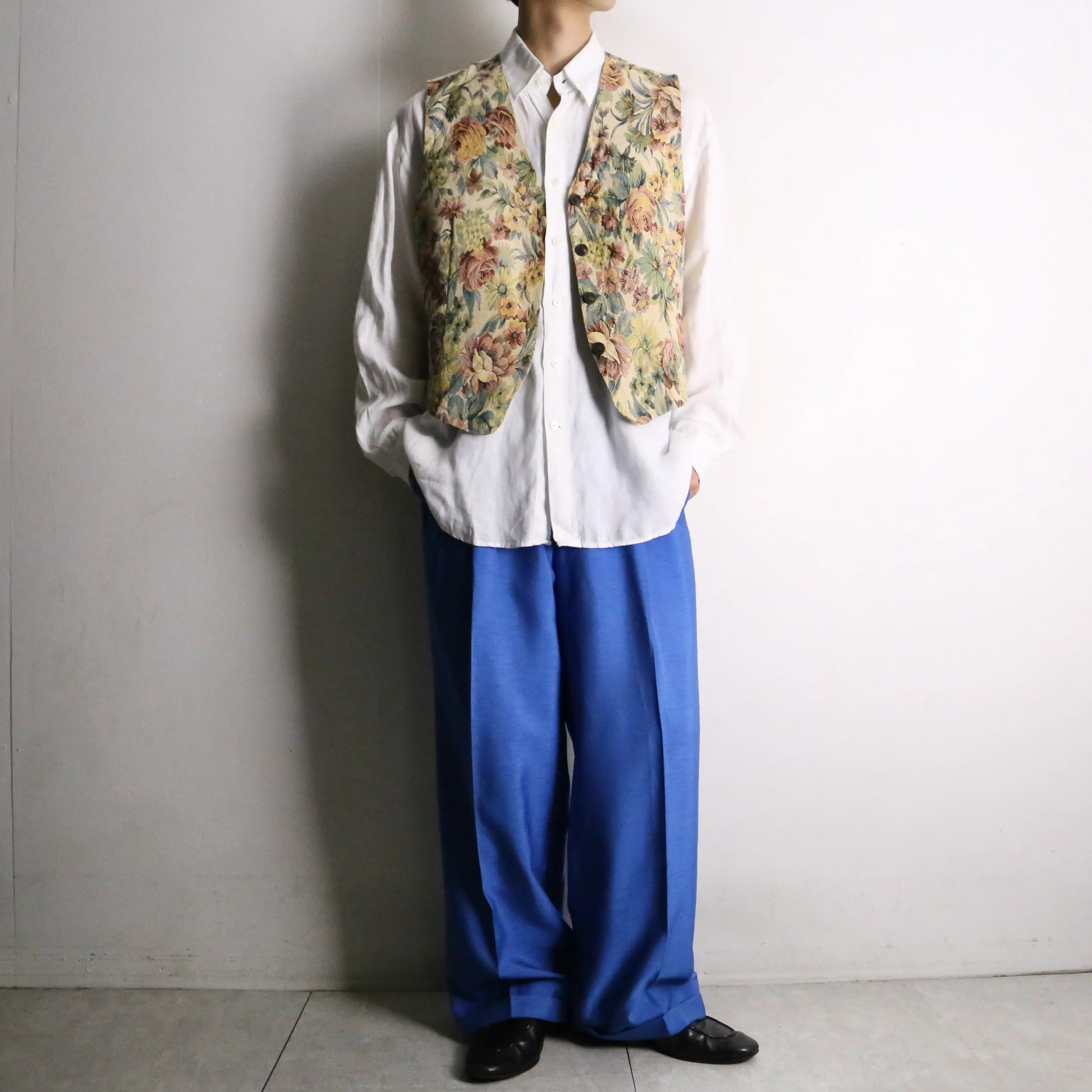 vivid blue tuck wide slacks