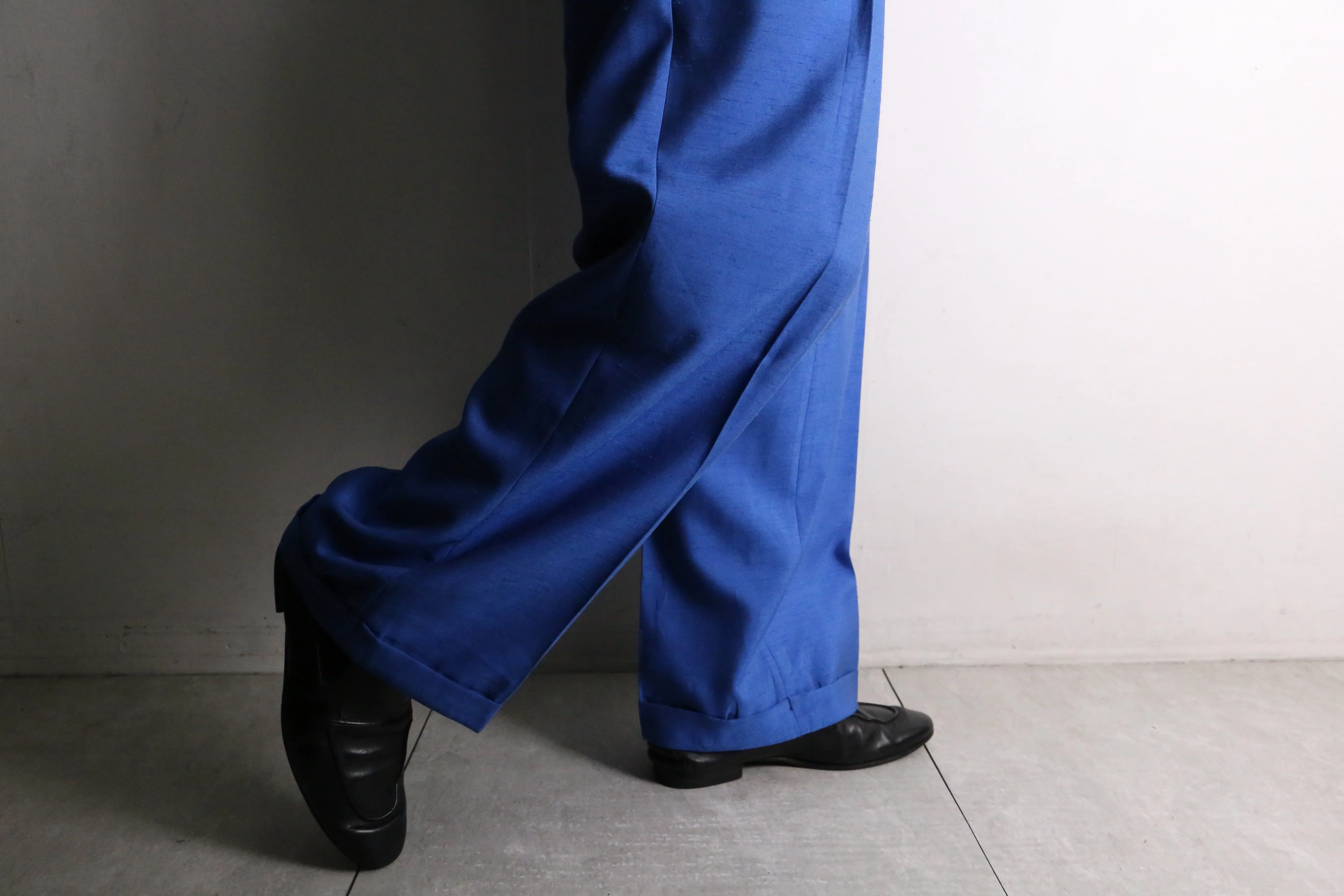 vivid blue tuck wide slacks