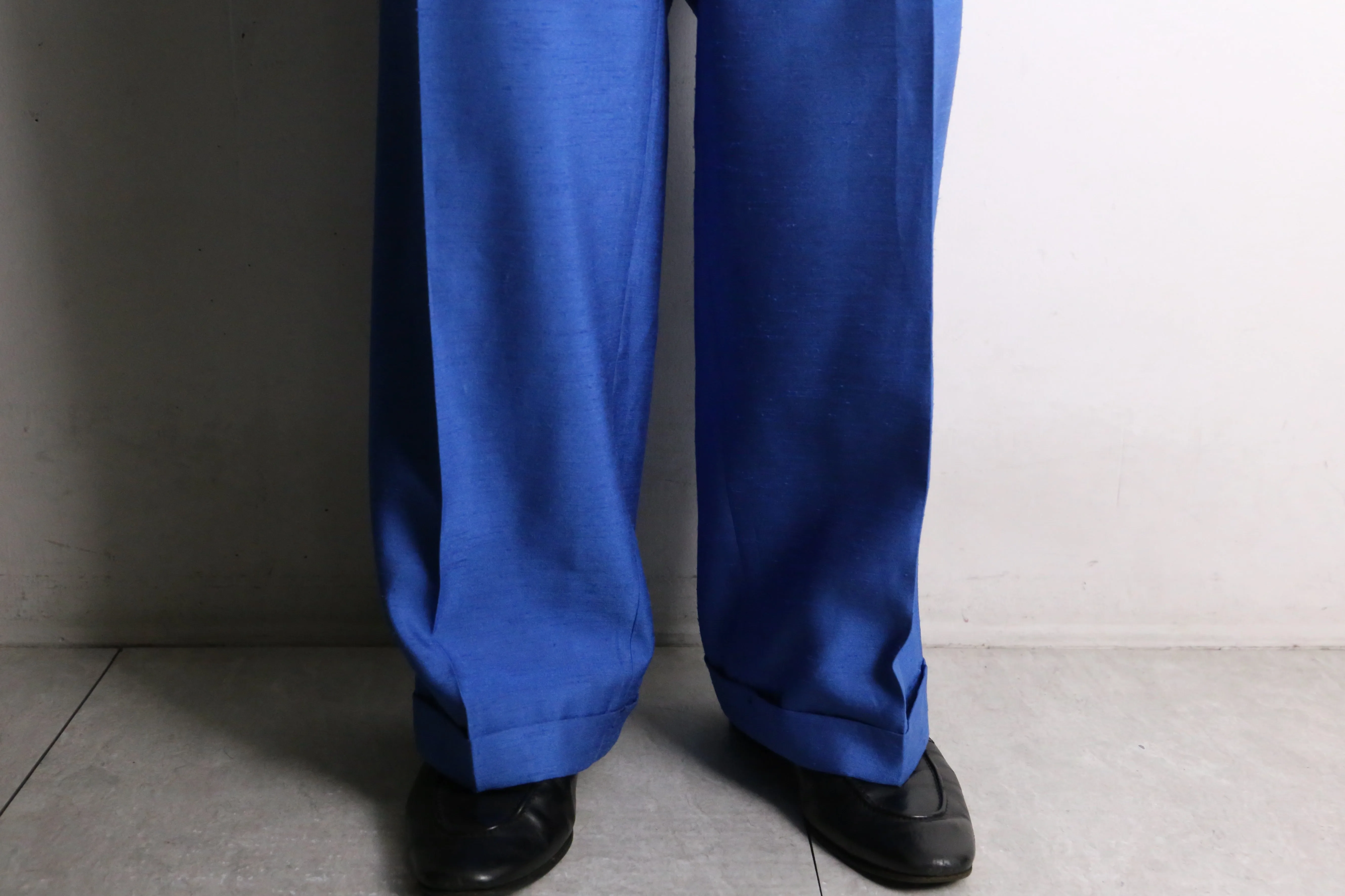 vivid blue tuck wide slacks